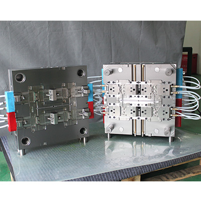 Moule à injection plastique,